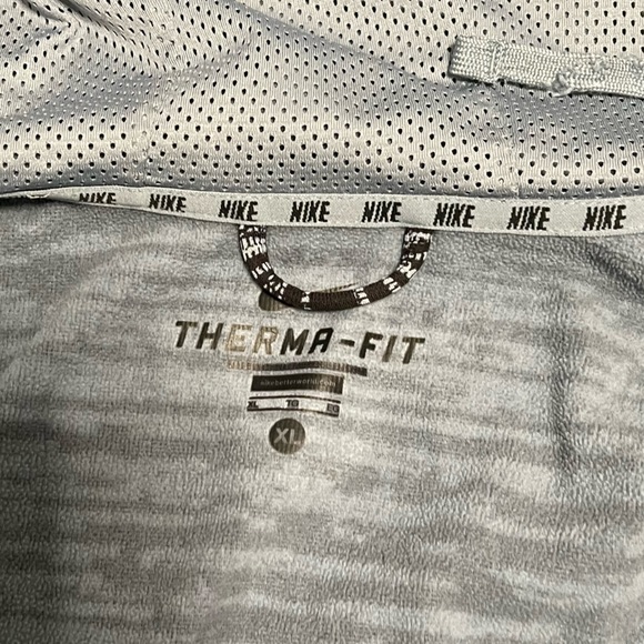 Nike grey zip-up hooded jacket - Picture 3 of 4